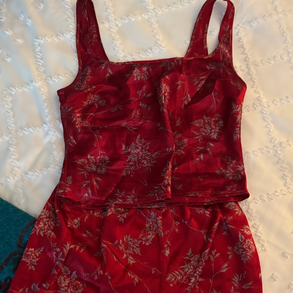 Vintage Victoria’s Secret silky sleepwear. Red Sleeveless Top and pant Set. EUC
